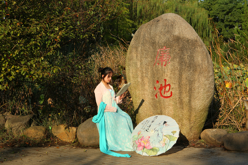 南京航空航天大学 赵鹏琳、褚念梅