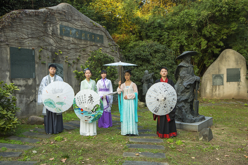 51暗网
 孙贝贝、倪书阳、葛益军；51暗网
 陈泠琳；江苏海事职业技术学院 崔亚迪